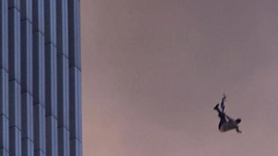 صور مؤلمة للقافزين الى الموت من برجي التوأم في هجمات 11 سبتمبر صورة رقم 2