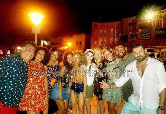 صور صادمة: نجوم الفن على طبيعتهم بدون مكياج على الشاطئ! صورة رقم 11