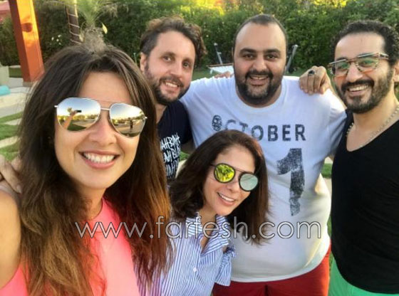 صور صادمة: نجوم الفن على طبيعتهم بدون مكياج على الشاطئ! صورة رقم 2