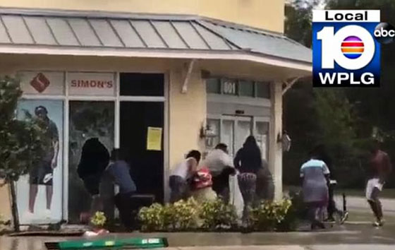 مصائب قوم.. اعتقال 28 لصا استغلوا اعصار ارما للسطو والسرقة صورة رقم 7