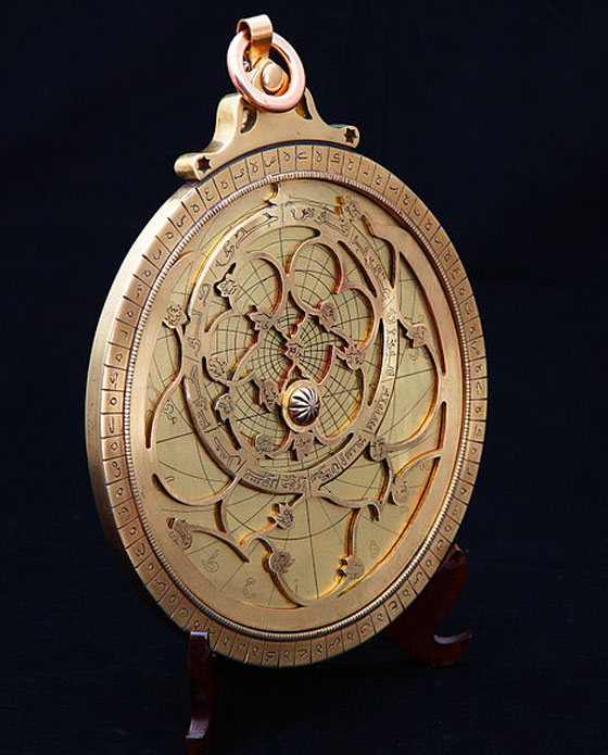 هل تعرف ما هو الاسطرلاب وما هي قصته واستخداماته؟ صور صورة رقم 1