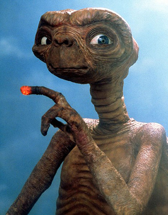 وفاة عرافة شهيرة شبيهة بمخلوق فضائي صورة رقم 8