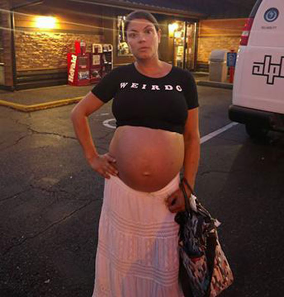 بالفيديو.. طرد امرأة حامل من مطعم والسبب؟! صورة رقم 1