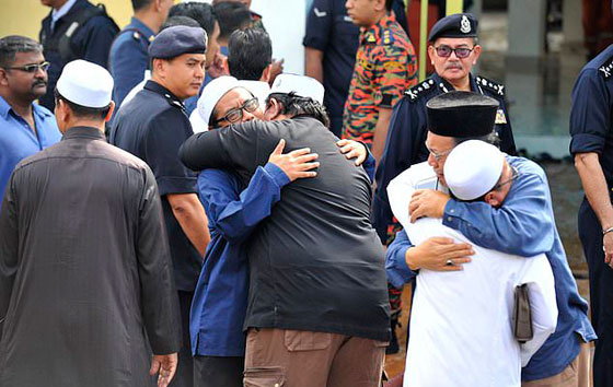 كارثة في ماليزيا: مصرع 25 طالباً في حريق بمدرسة لتحفيظ قرآن .. فيديو وصور صورة رقم 9