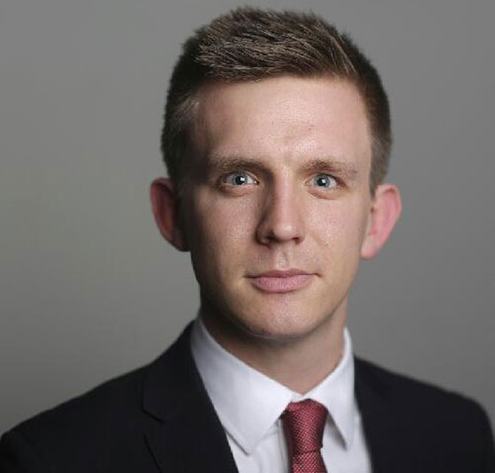 فيديو مؤلم.. تمساح يفترس محرر واحدة من اهم الصحف عندما كان يحاول غسل يديه صورة رقم 3