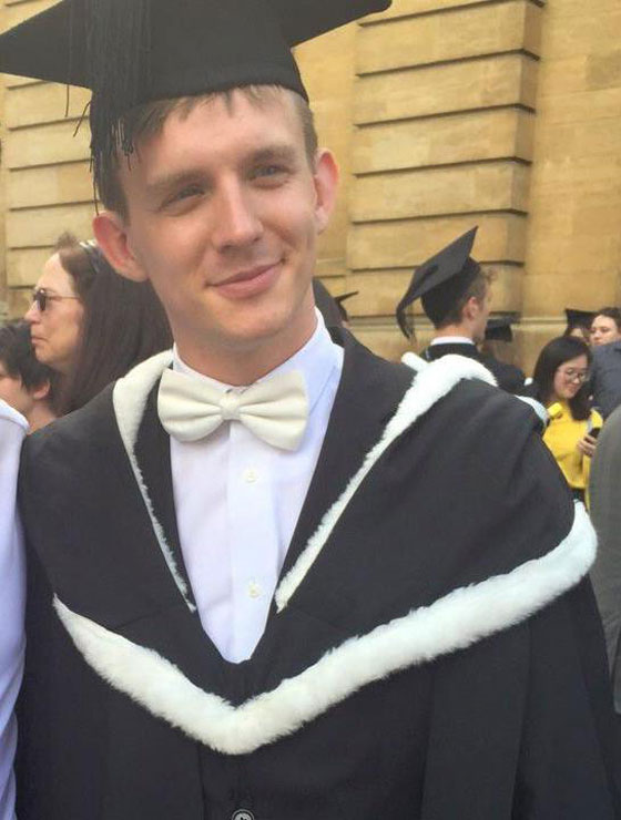 فيديو مؤلم.. تمساح يفترس محرر واحدة من اهم الصحف عندما كان يحاول غسل يديه صورة رقم 12