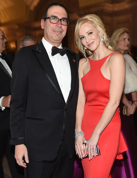 فضيحة.. طائرة عسكرية تحت تصرف وزير امريكي لقضاء شهر العسل! صورة رقم 6