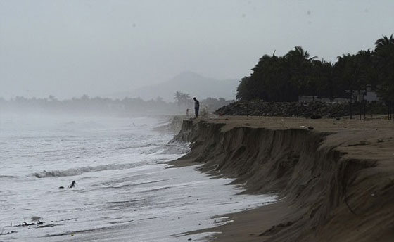 بعد هارفي وايرما.. العاصفة نورما تتحول الى اعصار يتجه نحو كاليفورنيا صورة رقم 13