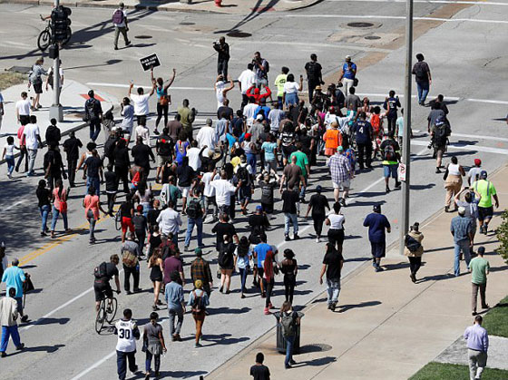 تخوف من اعمال شغب في ميزوري بعد تبرئة شرطي ابيض من قتل شاب اسود صورة رقم 4