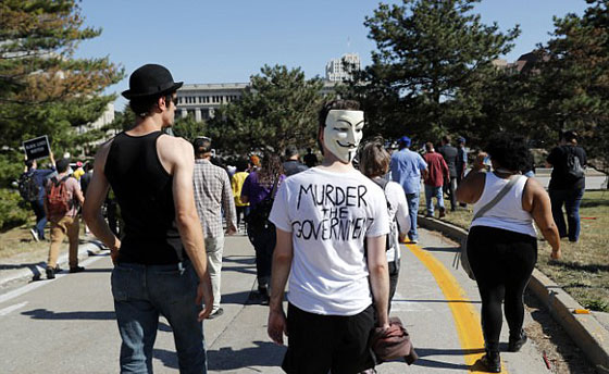 تخوف من اعمال شغب في ميزوري بعد تبرئة شرطي ابيض من قتل شاب اسود صورة رقم 13