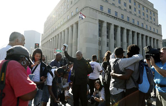 تخوف من اعمال شغب في ميزوري بعد تبرئة شرطي ابيض من قتل شاب اسود صورة رقم 14