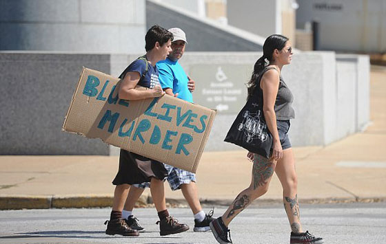تخوف من اعمال شغب في ميزوري بعد تبرئة شرطي ابيض من قتل شاب اسود صورة رقم 16