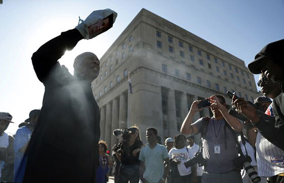 تخوف من اعمال شغب في ميزوري بعد تبرئة شرطي ابيض من قتل شاب اسود صورة رقم 18