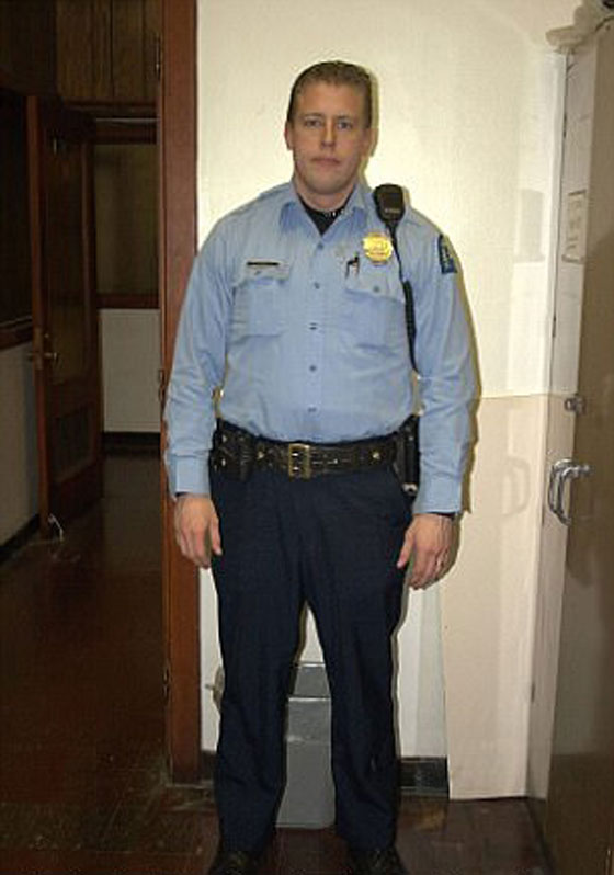 تخوف من اعمال شغب في ميزوري بعد تبرئة شرطي ابيض من قتل شاب اسود صورة رقم 19