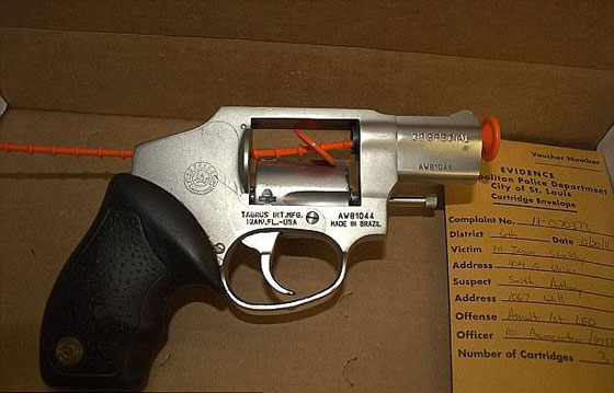 تخوف من اعمال شغب في ميزوري بعد تبرئة شرطي ابيض من قتل شاب اسود صورة رقم 21