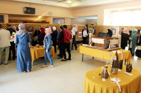 بالصور والفيديو: شابة فلسطينية موهوبة تحوّل النفايات الى تحف تراثية فنية رائعة! صورة رقم 5