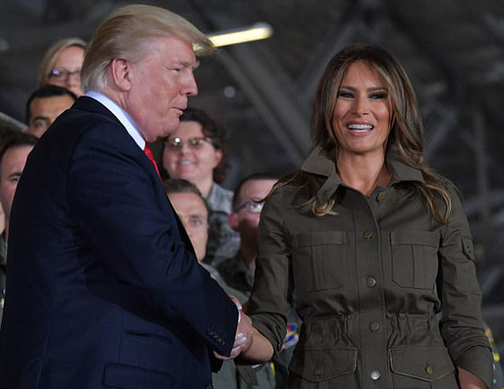 الرئيس الأمريكي دونالد ترامب  يهين زوجته ميلانيا على العلن.. فيديو صورة رقم 4