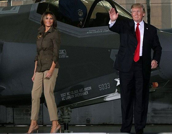 الرئيس الأمريكي دونالد ترامب  يهين زوجته ميلانيا على العلن.. فيديو صورة رقم 8