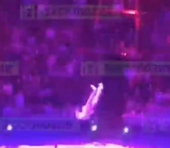 فيديو مثير.. اراد تحطيم رقم قياسي في الشقلبة فكسر عنقه! صورة رقم 1