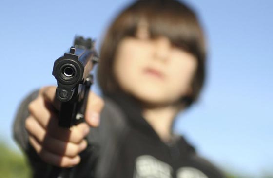 ليست المرة الاولى.. طفل لبناني (4 سنوات) يقتل أمه بالرصاص! صورة رقم 2