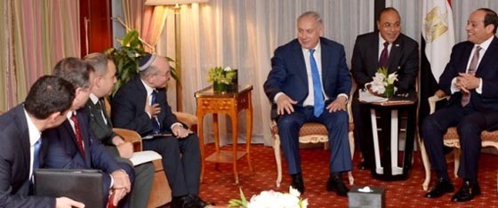 السيسي يستلطف مهندس الحروب على غزة ويتبادل معه الضحك والنكات صورة رقم 4