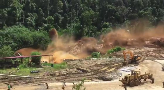 فيضانات تغرق أراضي زراعية بعد فشل سد وانهياره! فيديو صورة رقم 2