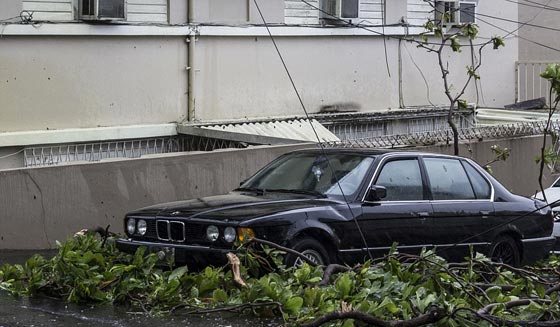 الإعصار ماريا يجتاح بورتوريكو والكاريبي فدمر المباني وقطع الكهرباء والجزيرة تستنجد! صورة رقم 10