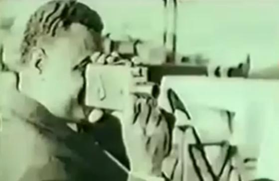 فيديو نادر للزعيم الراحل عبد الناصر أثناء لعب الكرة  صورة رقم 4