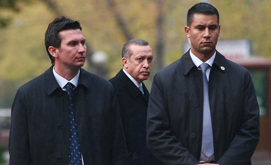 عناصر الحراسة الشخصية لاردوغان يعتدون على متظاهرين في نيويورك صورة رقم 3