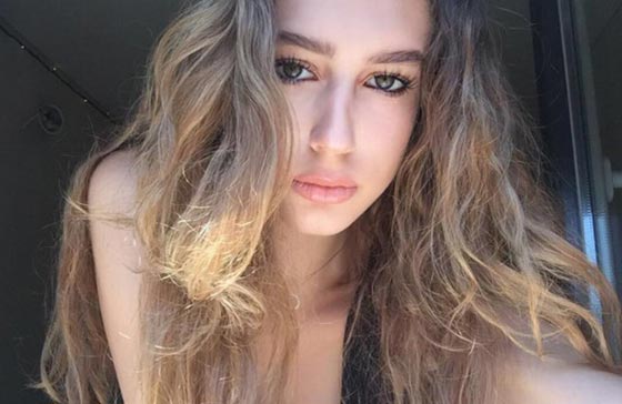 شبهت دماء الشهداء بدماء حيضها فجُردت من لقب ملكة جمال تركيا صورة رقم 6