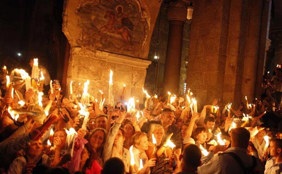 انهيار سقف كنيسة الملاك في القدس بعد نصف ساعة من انتهاء الصلاة صورة رقم 2