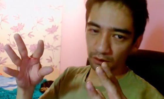 خبير حيوانات روسي يموت بالبث المباشر من لدغة افعى صورة رقم 1