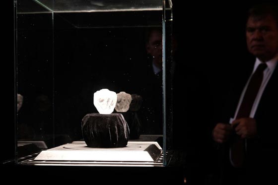 مقابل 53 مليون دولار بيعت اكبر قطعة الماس في العالم.. صور صورة رقم 6