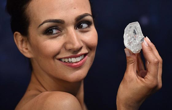 مقابل 53 مليون دولار بيعت اكبر قطعة الماس في العالم.. صور صورة رقم 7