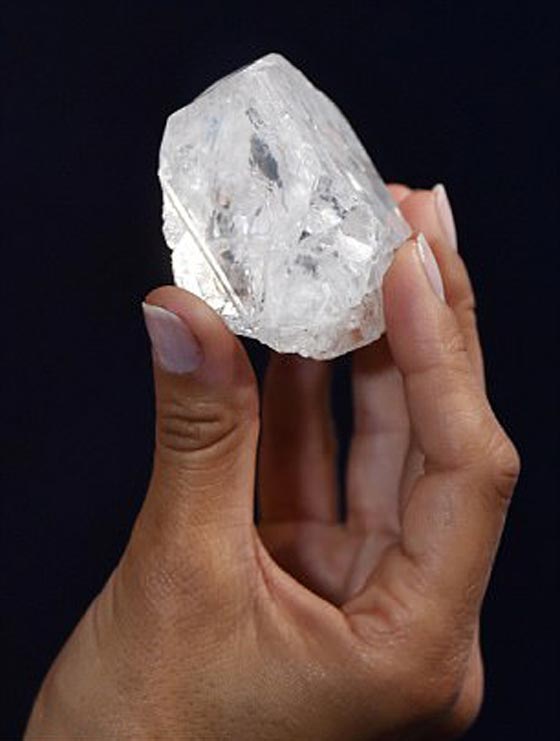 مقابل 53 مليون دولار بيعت اكبر قطعة الماس في العالم.. صور صورة رقم 9