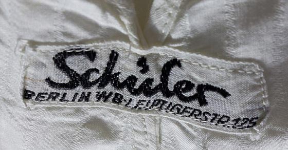 كم يبلغ ثمن سروال داخلي فضفاض نسيه هتلر في فندق قبل 80 عاما؟ صورة رقم 3