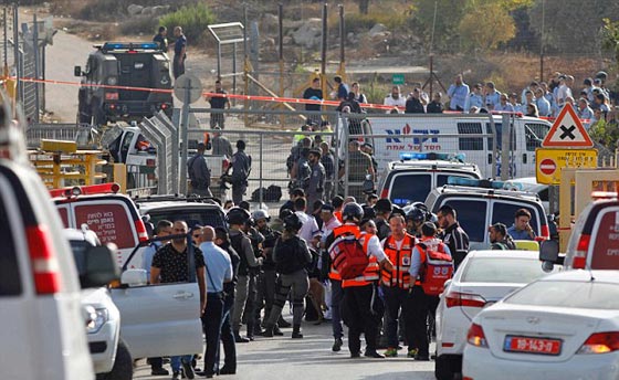 مقتل حارسي امن وشرطي اسرائيلي في هجوم نفذه عامل فلسطيني بالقدس صورة رقم 4