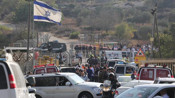 مقتل حارسي امن وشرطي اسرائيلي في هجوم نفذه عامل فلسطيني بالقدس صورة رقم 6