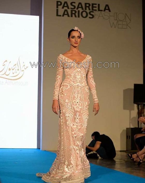 حسناء مشاركة في مسابقة ملكة جمال اسبانيا تتعثر وتسقط في مسبح.. فيديو صورة رقم 13