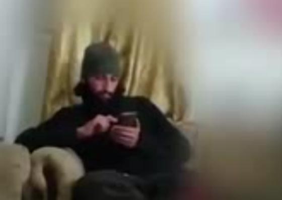 أول فيديو للسفاح جون ذباح داعش الشهير مكشوف الوجه في مقهى بسوريا! صورة رقم 1