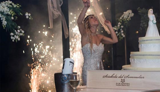 امرأة إيطالية تزوجت نفسها في حفل زواج ذاتي وقضت شهر العسل في بلد عربي! صورة رقم 3