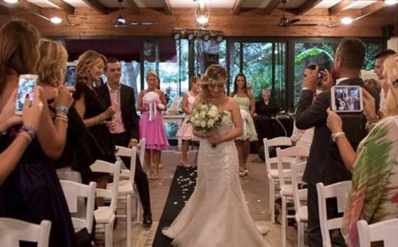 امرأة إيطالية تزوجت نفسها في حفل زواج ذاتي وقضت شهر العسل في بلد عربي! صورة رقم 11