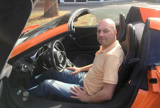 غرامة مالية بقيمة 6800 على صاحب حمار احمق اصطدم بسيارة صورة رقم 1