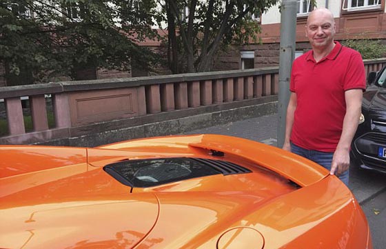 غرامة مالية بقيمة 6800 على صاحب حمار احمق اصطدم بسيارة صورة رقم 2