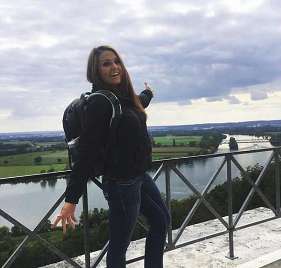 اسوأ أم.. تركت اطفالها الاربعة في المنزل وسافرت الى اوروبا 11 يوما صورة رقم 4