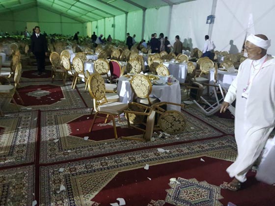 معركة وتراشق بالصحون والكراسي في افتتاح مؤتمر حزبي بالمغرب صورة رقم 2