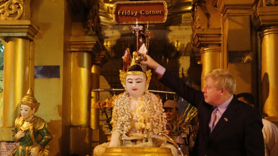 بالفيديو.. .. موقف محرج لوزير خارجية بريطانيا في معبد بوذي صورة رقم 1