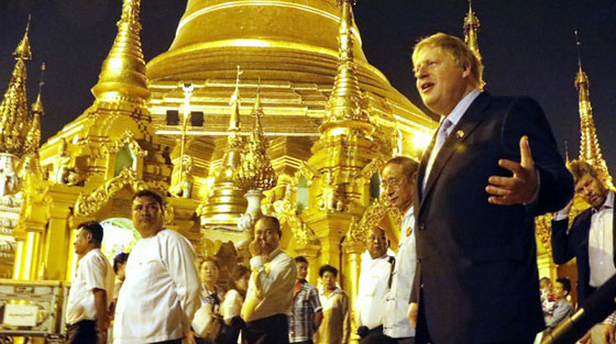 بالفيديو.. .. موقف محرج لوزير خارجية بريطانيا في معبد بوذي صورة رقم 4