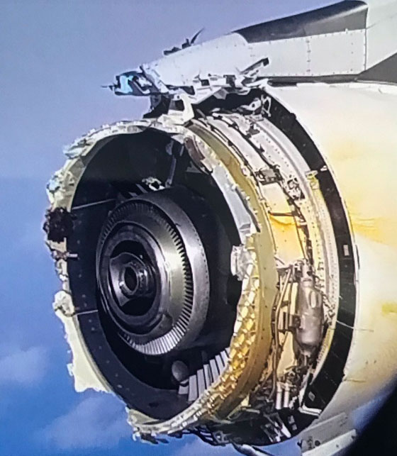 فيديو طائرة تهبط اضطراريا بسبب عطل خطير بالمحرك  صورة رقم 3