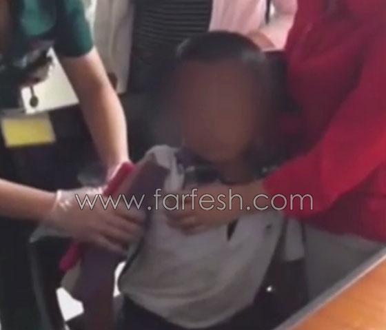 فيديو لحظة إنقاذ جماعي لطفل سقط تحت سيارة صورة رقم 6